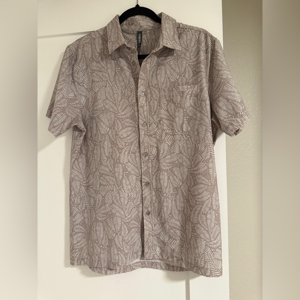 Vuori Bridge short sleeve button down shirt, M, taupe/white tropical print